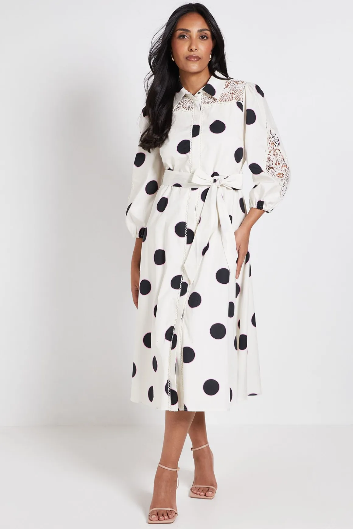 Robe Chemise Petite En Coton À Pois Avec Détails Ajourés