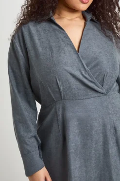 boohoo Robe Chemise Portefeuille À Col En Tissu Pêche Grande Taille<Femme Robes|Robes De Jour