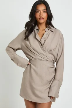 boohoo Robe chemise portefeuille à col pour petites<Femme Robes À Manches Longues|Robes
