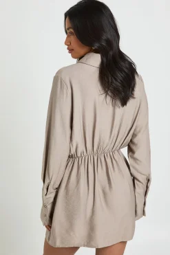 boohoo Robe chemise portefeuille à col pour petites<Femme Robes À Manches Longues|Robes