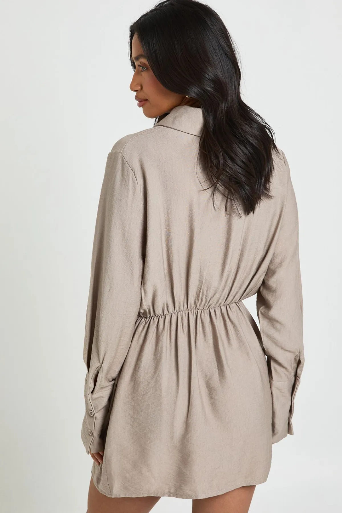 boohoo Robe chemise portefeuille à col pour petites<Femme Robes À Manches Longues|Robes
