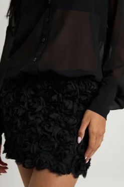 Robe-chemise transparente à détail rose