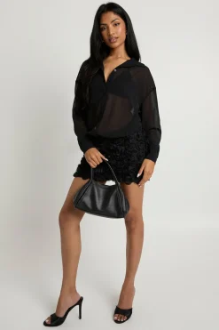 Robe-chemise transparente à détail rose