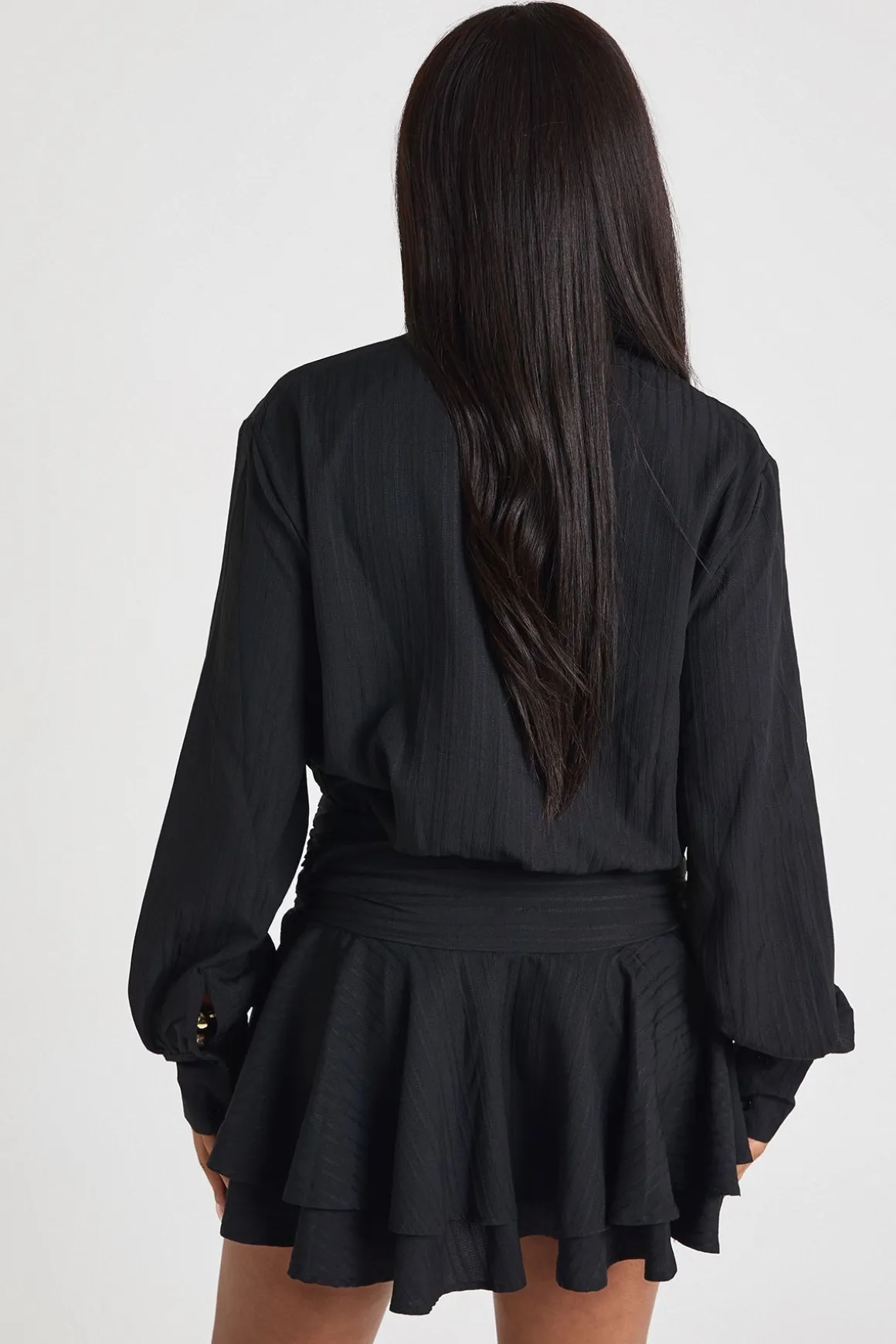 Robe-chemise évasée à garniture dorée texturée