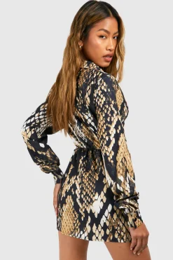 boohoo Robe chemise wrap en satin synthétique<Femme Satin Et Dentelle|Robes À Manches Longues