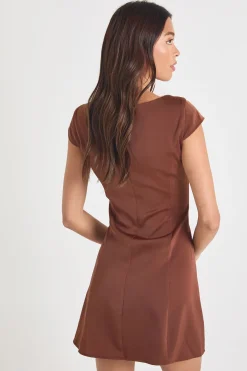 Robe chemisier mini en satin à manches cap