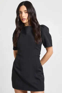 Robe Courte Ajustée À Détails De Coutures Structurées