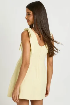 boohoo Robe Courte Ajustée En Bouclé À Encolure Ronde Petite<Femme Tailleurs|Robes