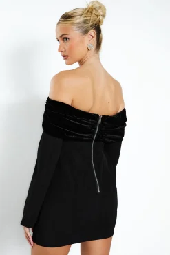 boohoo Robe Courte Ajustée En Velours Avec Col Bardot Replié<Femme Robes Patineuses|Robes À Manches Longues