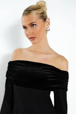 boohoo Robe Courte Ajustée En Velours Avec Col Bardot Replié<Femme Robes Patineuses|Robes À Manches Longues