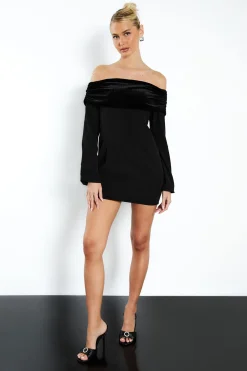 boohoo Robe Courte Ajustée En Velours Avec Col Bardot Replié<Femme Robes Patineuses|Robes À Manches Longues