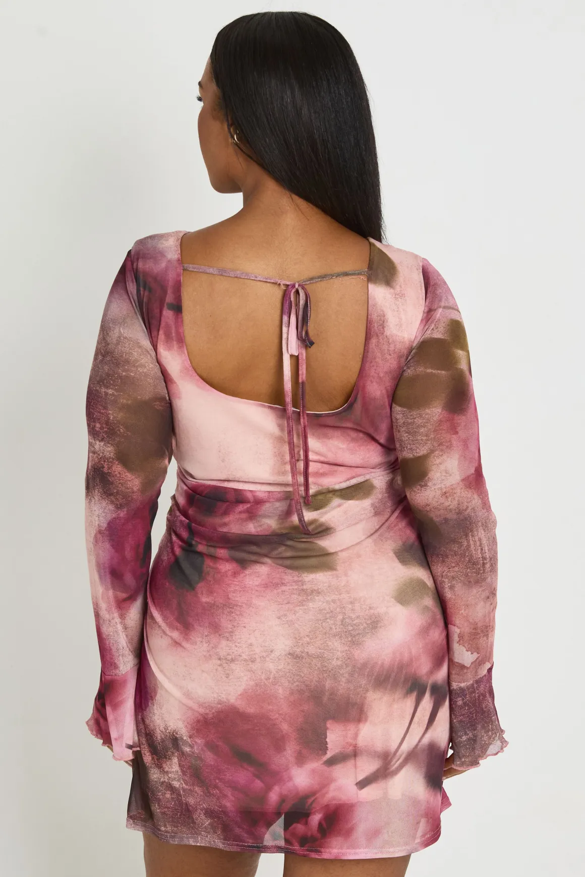 Robe Courte Ajustée Froncée À Imprimé Floral Grande Taille