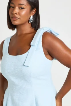 Robe Courte Ajustée Grande Taille À Encolure Arrondie En Bouclé