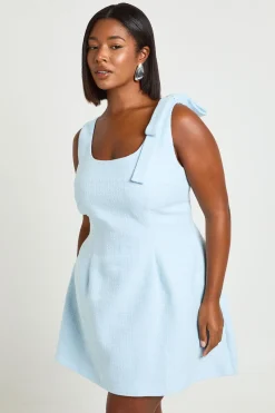 Robe Courte Ajustée Grande Taille À Encolure Arrondie En Bouclé