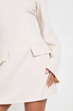 boohoo Robe Courte Ajustée Petite À Manches Longues Et Encolure Bardot<Femme Tailleurs|Robes À Manches Longues