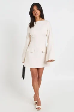 boohoo Robe Courte Ajustée Petite À Manches Longues Et Encolure Bardot<Femme Tailleurs|Robes À Manches Longues