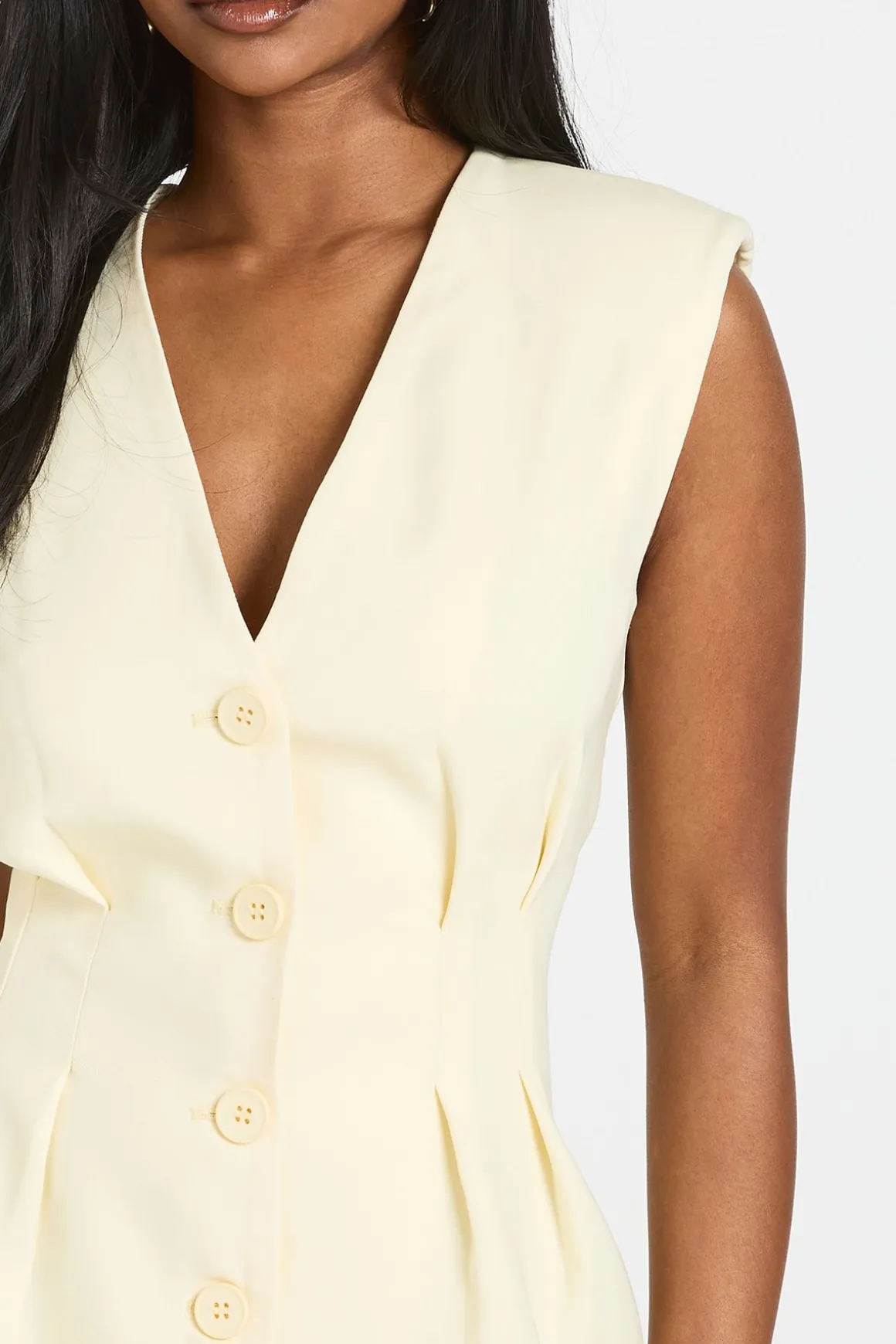 Robe Courte Ajustée Sans Col
