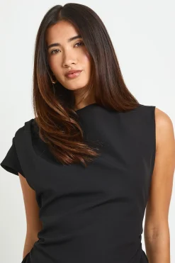 Robe Courte Asymétrique Col Haut Avec Taille Froncée
