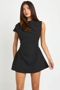 Robe Courte Asymétrique Col Haut Avec Taille Froncée