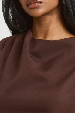 Robe Courte Asymétrique À Col Montant Et Taille Froncée