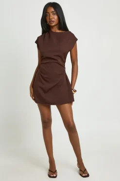 Robe Courte Asymétrique À Col Montant Et Taille Froncée