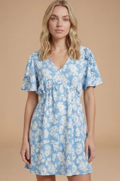 Robe Courte Bleue À Motif Floral Avec Manches Amples Et Détails À Volants