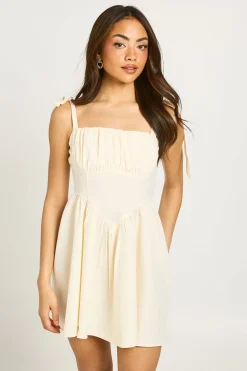 Robe Courte À Bretelles Nouées Et Buste Froncé