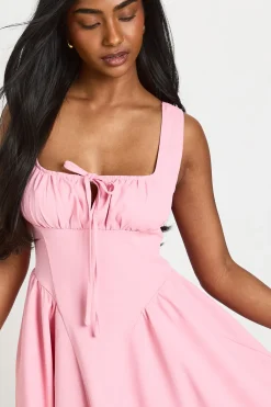 boohoo Robe Courte À Buste Froncé Avec Nœud Devant<Femme Robes Patineuses|Robes