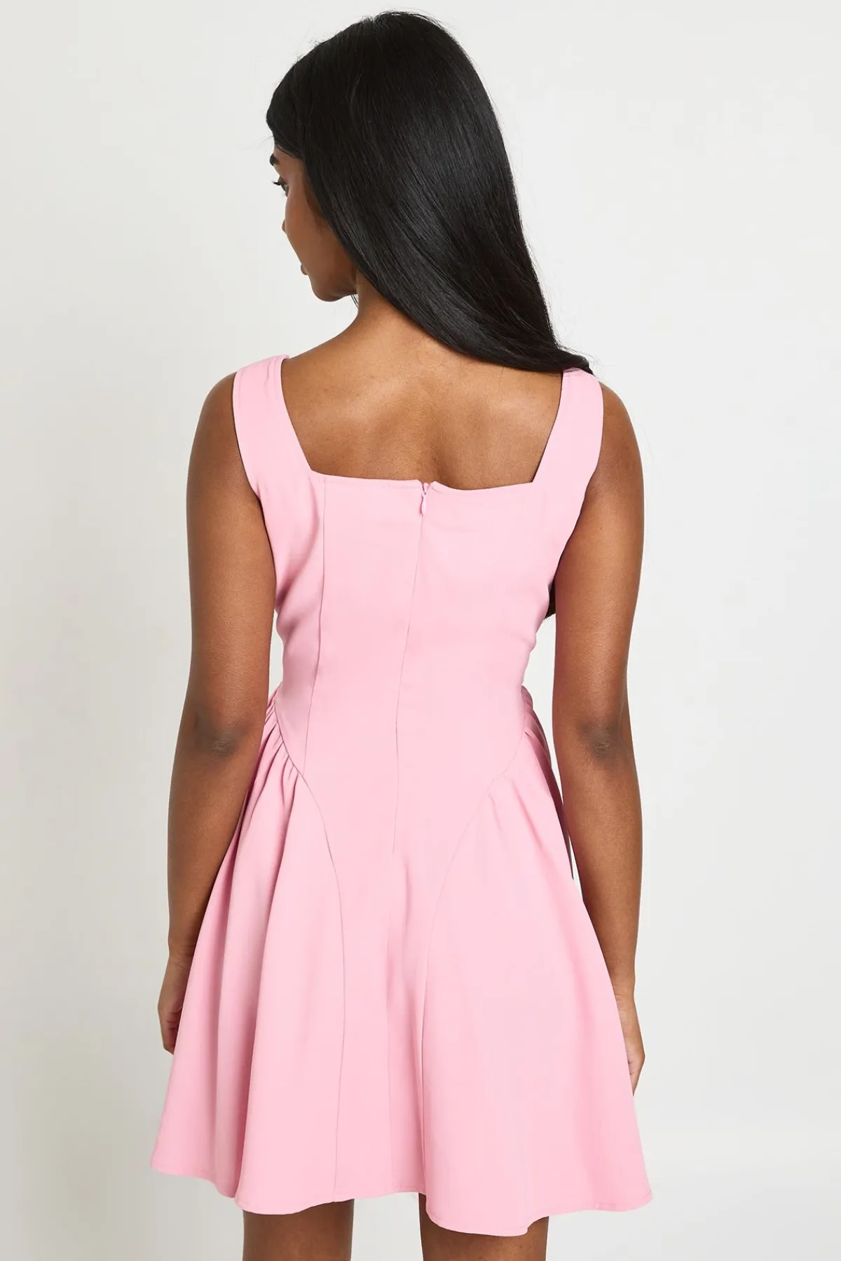 boohoo Robe Courte À Buste Froncé Avec Nœud Devant<Femme Robes Patineuses|Robes