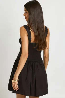 Robe Courte À Bustier Froncé Avec Bordure En Dentelle