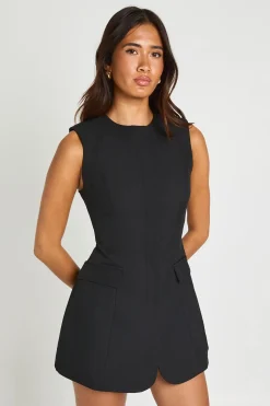 Robe Courte Cintrée À Détail De Poche