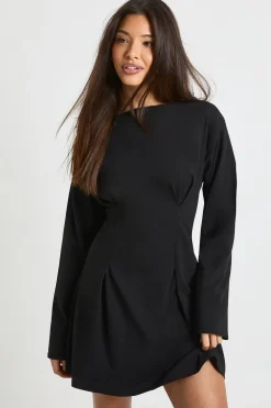 Robe courte cintrée à manches ballon