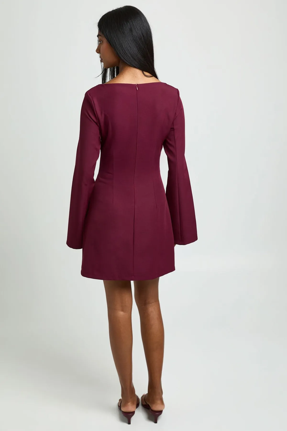 boohoo Robe Courte Cintrée À Manches Longues Et Encolure Bateau<Femme Robes À Manches Longues|Robes