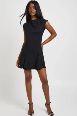 Robe Courte À Col Bénitier Et Ourlet À Godets En Crêpe Martelé