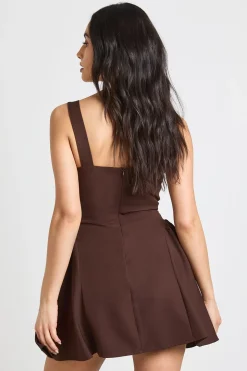 Robe Courte Col Carré Jupe Ample