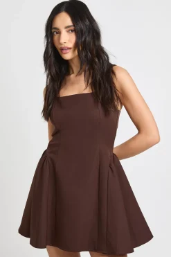 Robe Courte Col Carré Jupe Ample