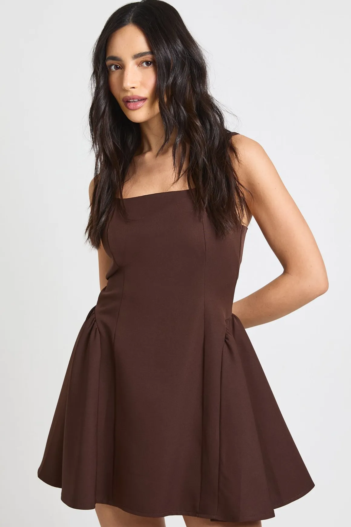 Robe Courte Col Carré Jupe Ample
