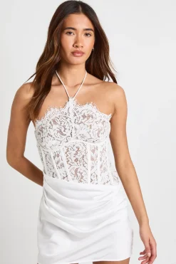 Robe Courte À Col Licou Avec Corset En Dentelle Et Jupe Drapée