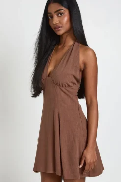 boohoo Robe Courte Col Licou Buste Froncé Effet Lin<Femme Robes Patineuses|Robes