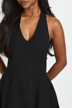 Robe Courte Col Licou Jupe Ample