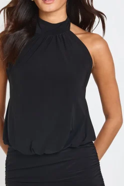 Robe Courte Col Montant Dos Ouvert Avec Taille Basse