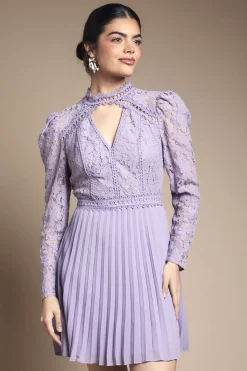 Oasis Robe Courte À Corsage En Dentelle Et Jupe Plissée<Femme Satin Et Dentelle|Robes À Manches Longues