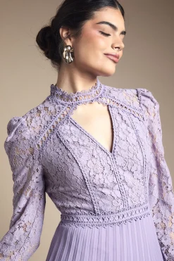 Oasis Robe Courte À Corsage En Dentelle Et Jupe Plissée<Femme Satin Et Dentelle|Robes À Manches Longues