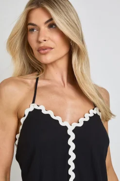 Robe Courte Dos Nu Avec Détails Contrastés