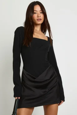 boohoo Robe Courte Drapée En Satin À Manches Longues Pour Grande Taille<Femme Tailleurs|Satin Et Dentelle