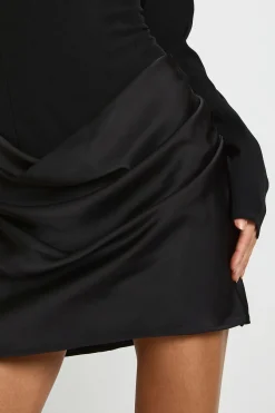 boohoo Robe Courte Drapée En Satin À Manches Longues Pour Grande Taille<Femme Tailleurs|Satin Et Dentelle