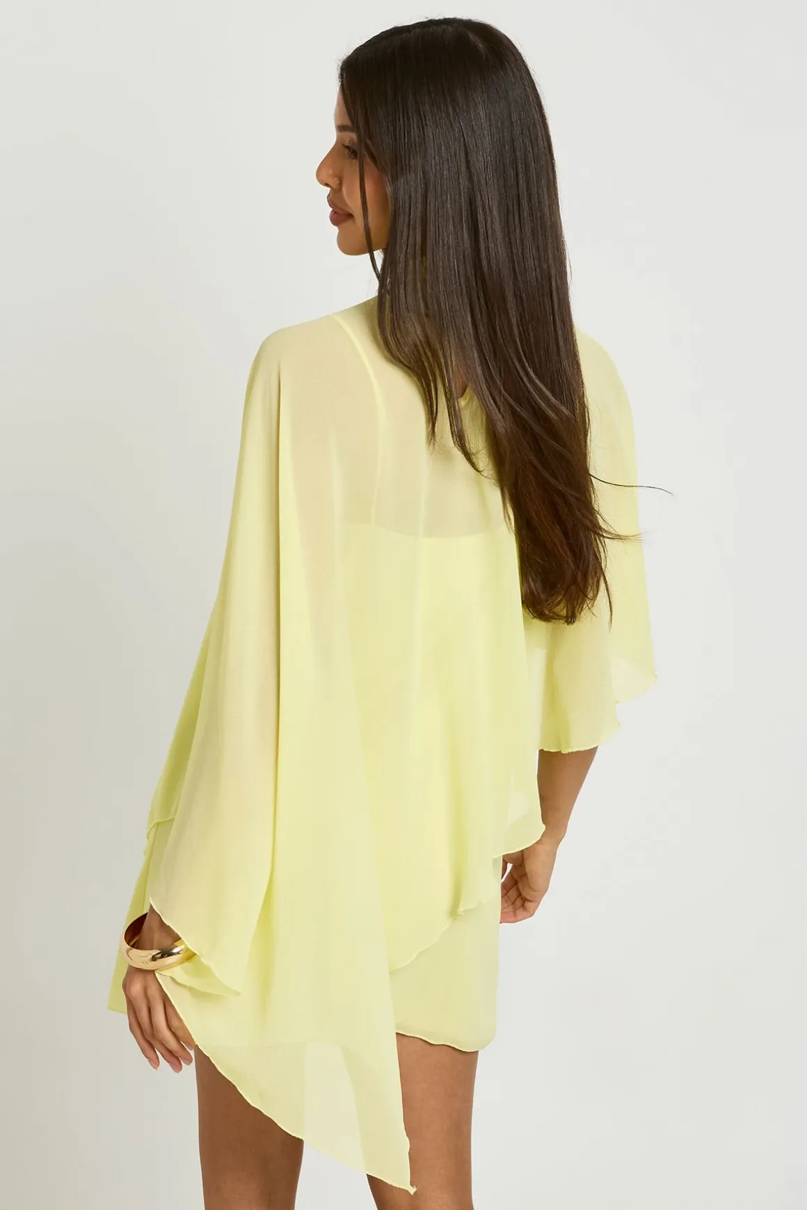 Robe Courte À Détail Cape Flottante
