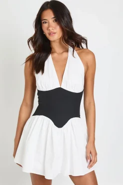 Robe Courte À Détail Corset Et Col Licou