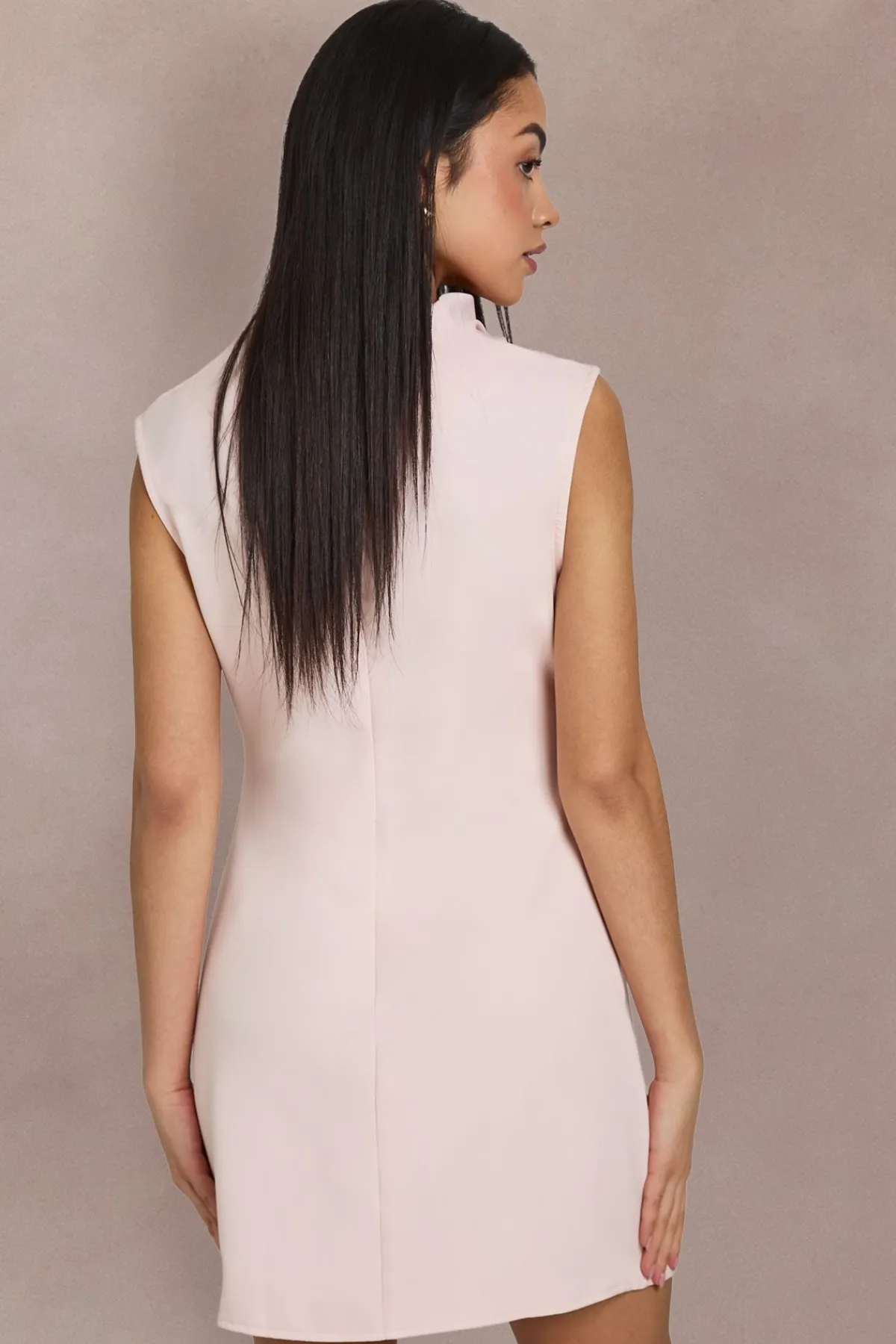 boohoo Robe Courte À Détail De Plis Et Col Bénitier<Femme Tailleurs|Robes Moulantes