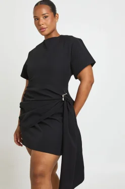 Robe Courte À Détail Drapé Avec Épaulettes Et Ornement Plus